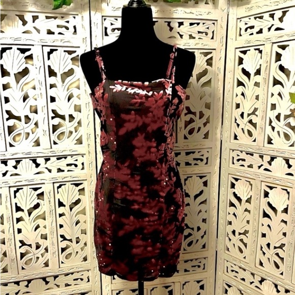 Forever 21 Dresses & Skirts - FOREVER 21 MAGNIFICENT BLACK WITH BURGUNDY RED VELVET ACCENTS FANCY MINI DRESS